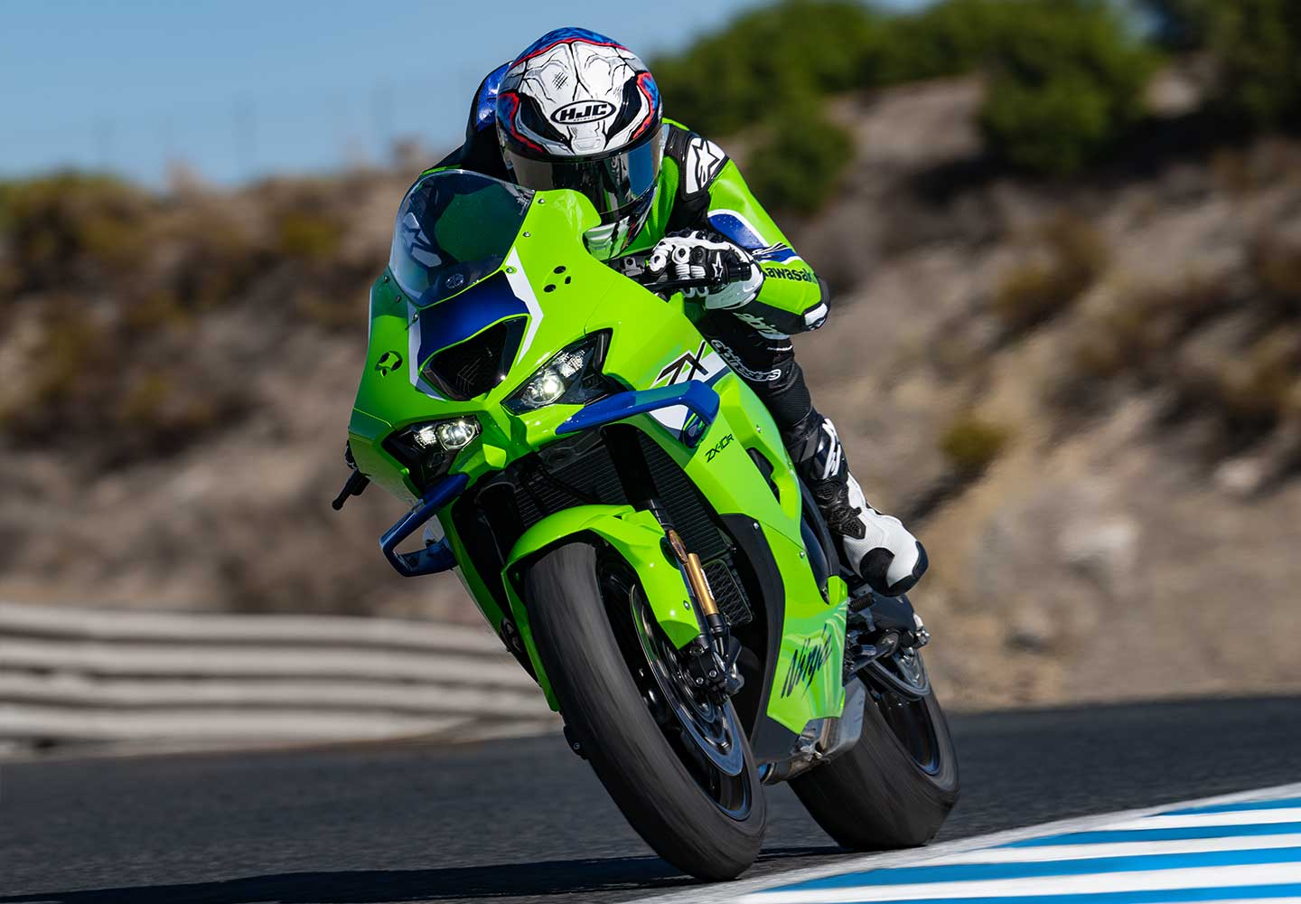 Kawasaki Ninja ZX-10R | スーパースポーツモデル | サーキットで鍛え