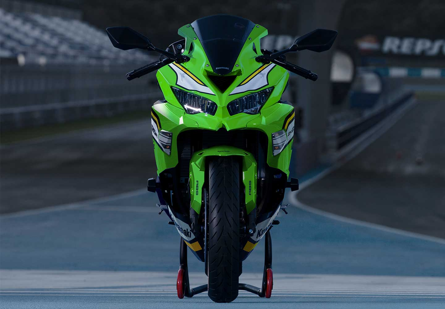 Kawasaki Ninja ZX-25R |スーパースポーツモデル|並列4気筒エンジンを
