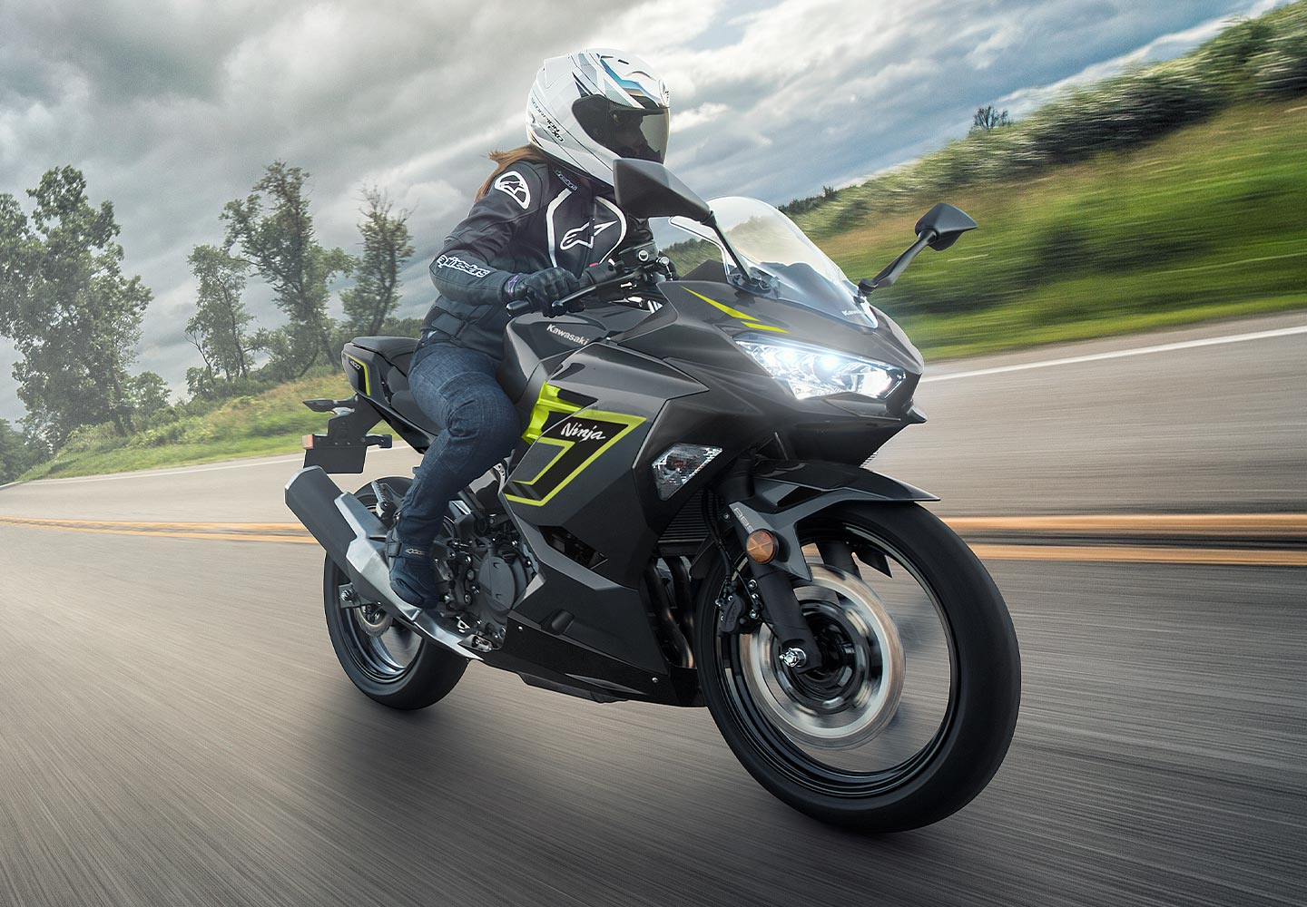 Kawasaki Ninja 400 | スポーツモーターサイクル| スムーズさと軽快さ