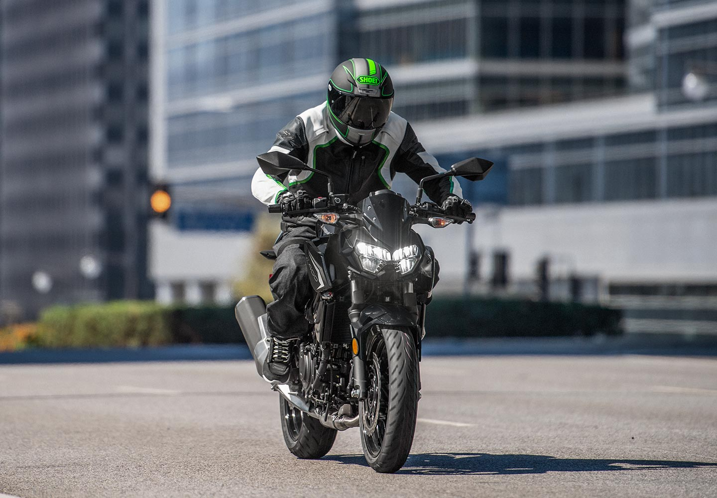 Kawasaki Z400 | スーパーネイキッドモデル | アグレッシブなスタイリング