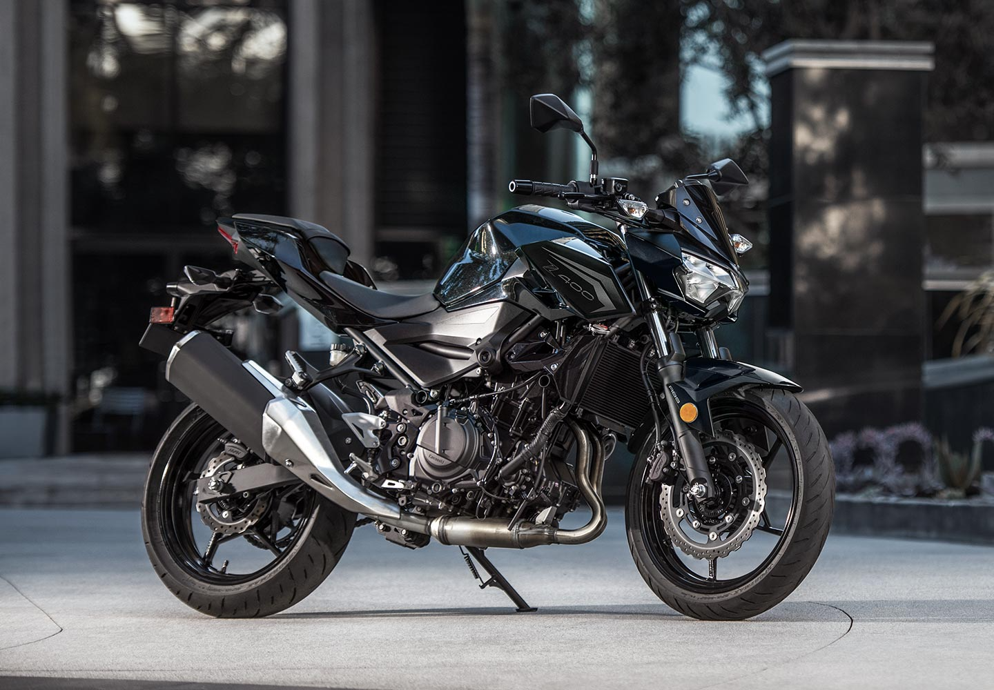 Kawasaki Z400 | スーパーネイキッドモデル | アグレッシブなスタイリング