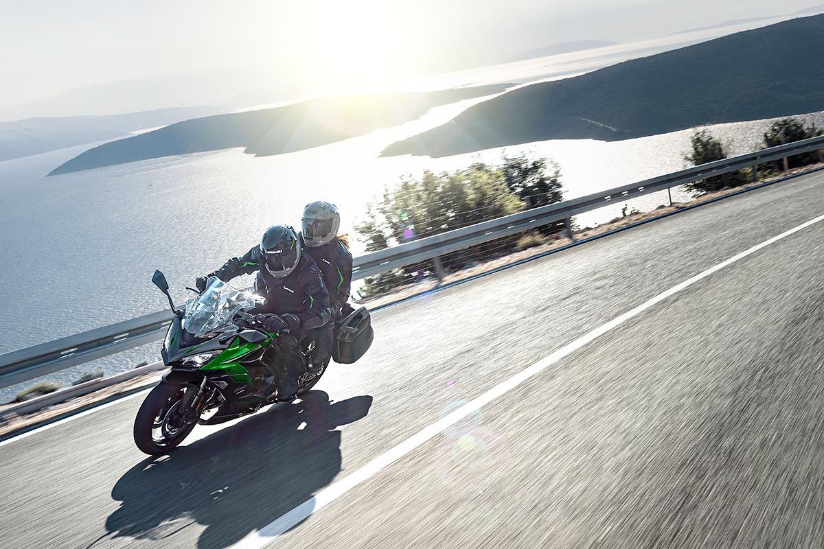 2024 Ninja 1000SX モーターサイクル |株式会社カワサキ
