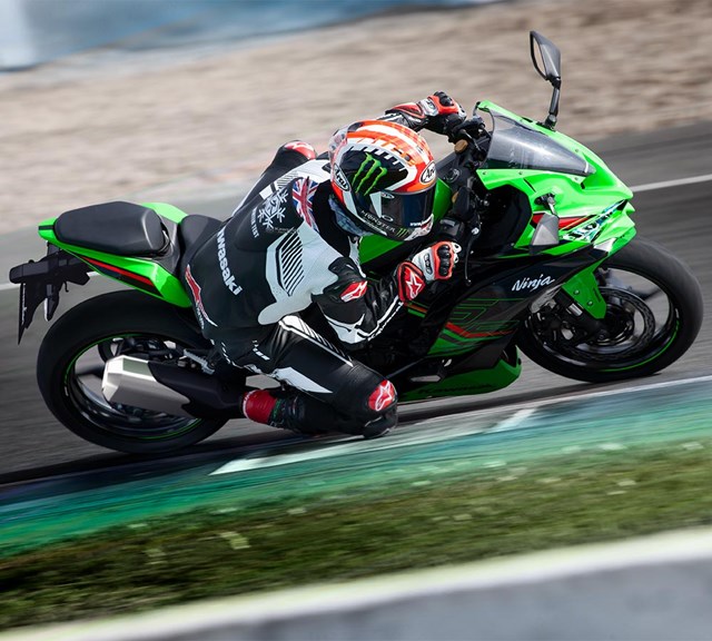 Image of 2024 NINJA ZX-25R SE KRT EDITION in action