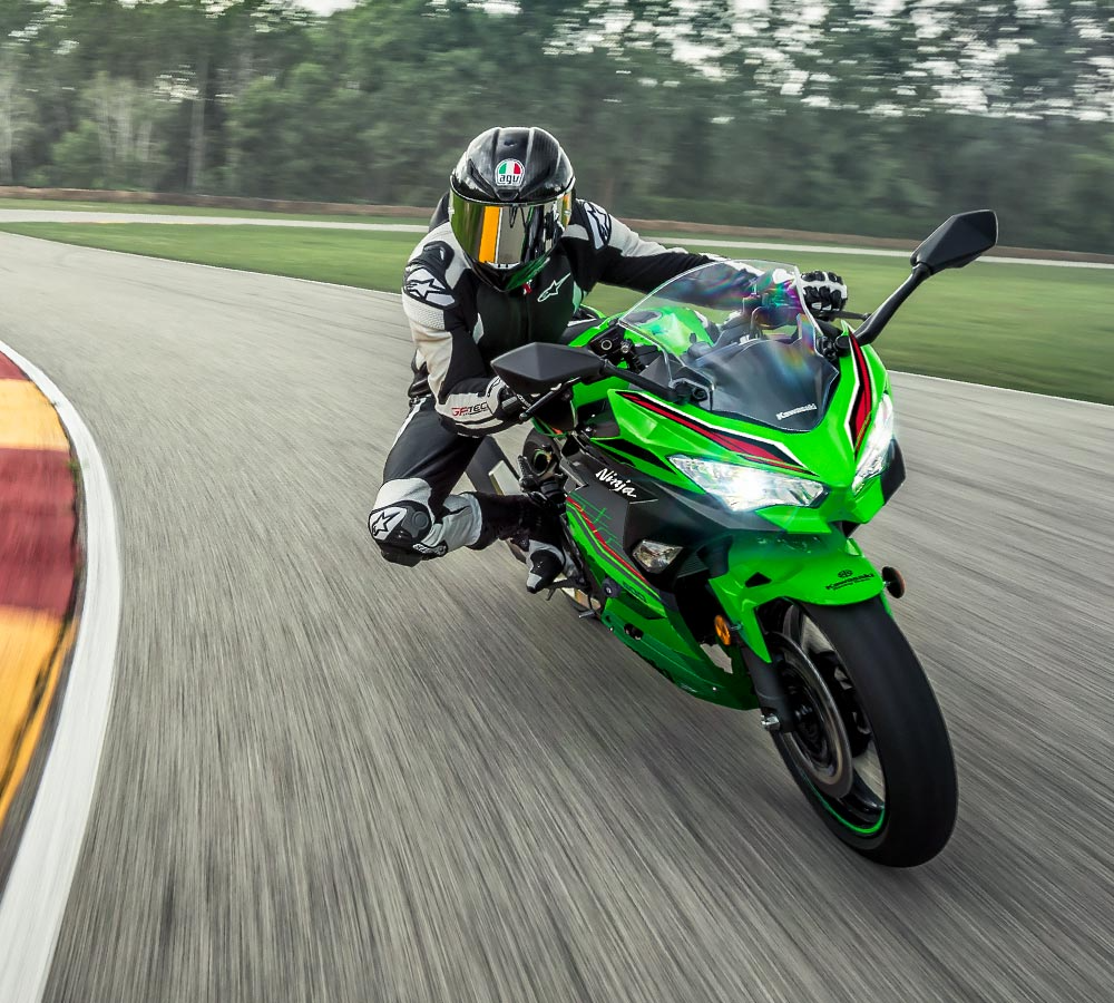 Kawasaki Ninja 400 | スポーツモーターサイクル| スムーズさと軽快さ