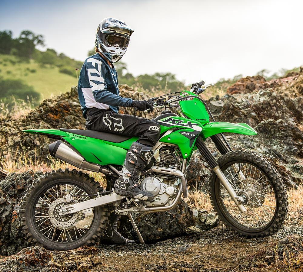 Kawasaki KLX230R｜オフロードモデル｜走破性と耐久性を高めたオフロードパフォーマンス。