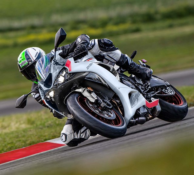 Image of 2025 Ninja ZX-6R in action