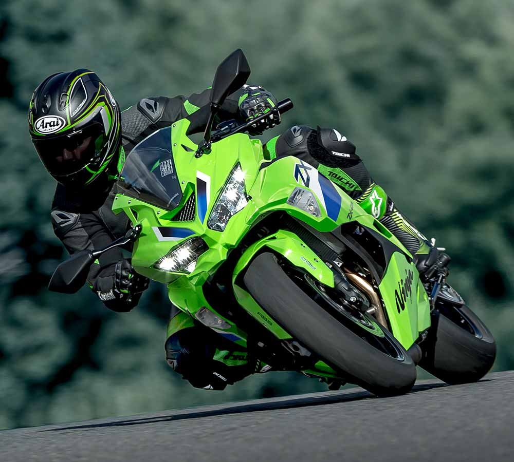 Kawasaki Ninja ZX-4R |スーパースポーツモデル|並列4気筒