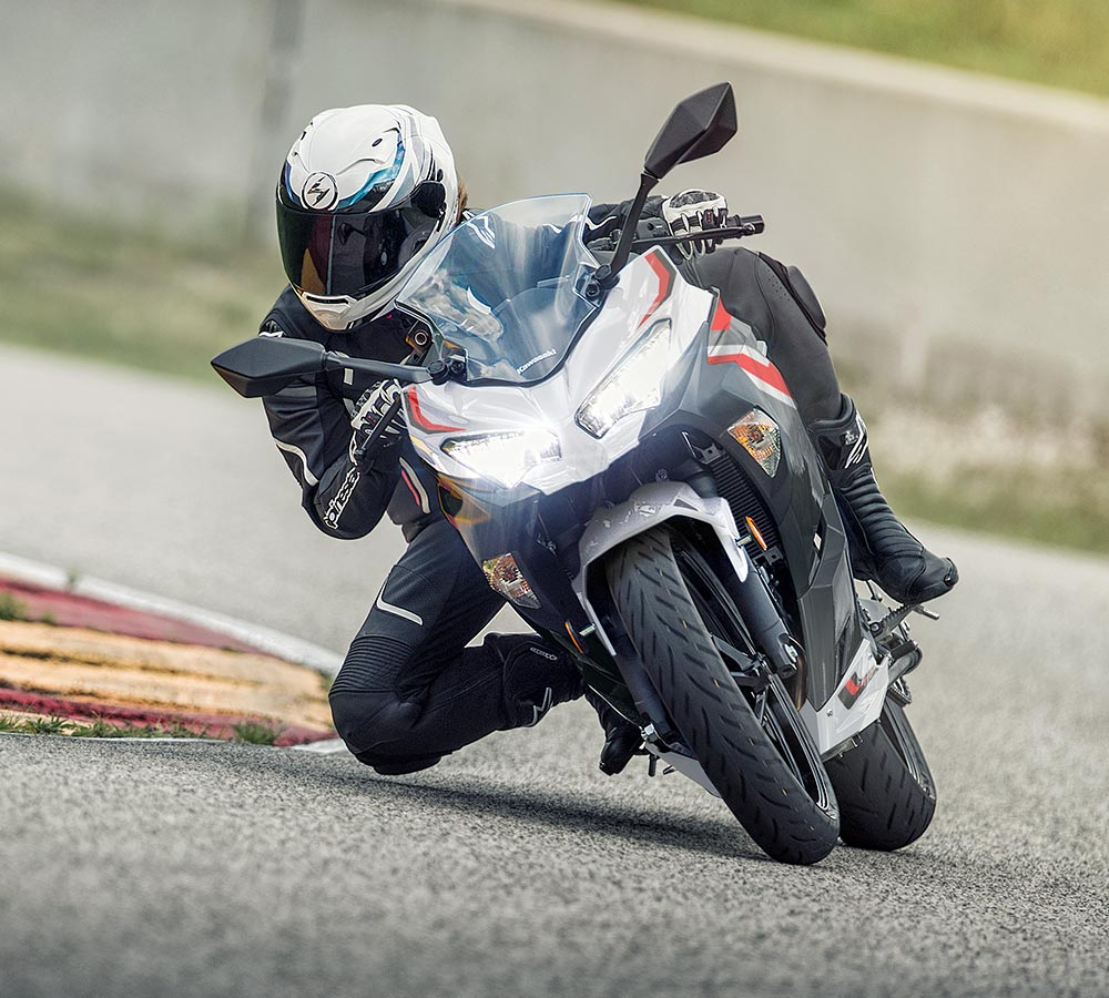 値下げ45➡️38万　ニンジャ　400  低走行車 Kawasaki Ninja 400 | スポーツモーターサイクル| スムーズさと軽快さ
