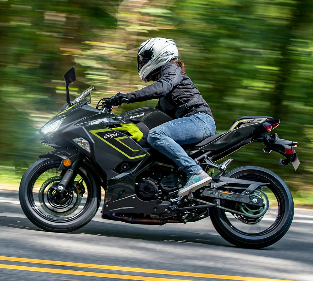 Kawasaki Ninja 400 | スポーツモーターサイクル| スムーズさと軽快さ