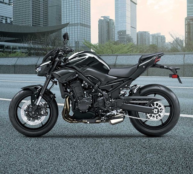 Image of 2027 Z900 in action