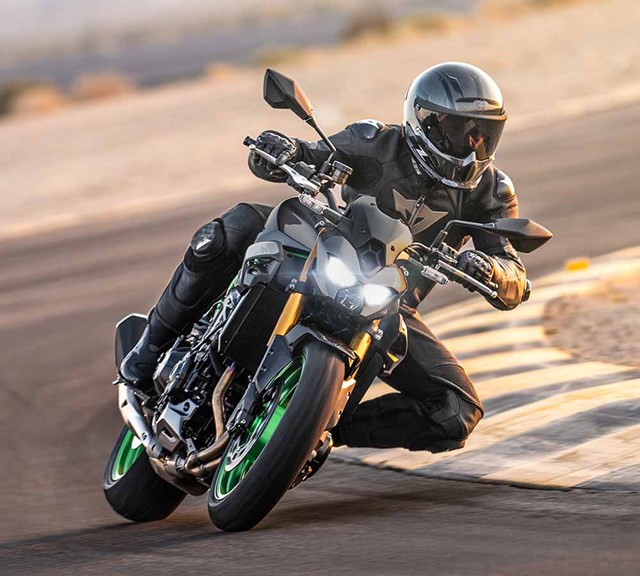 Image of 2027 Z900 SE in action
